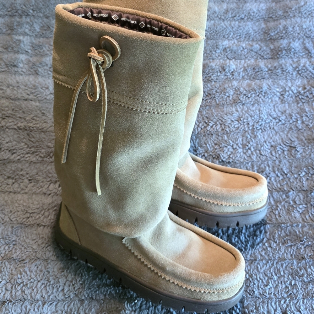 Women’s Manitobah Mukluks Suede Boots in Tan - Picture 2 of 9